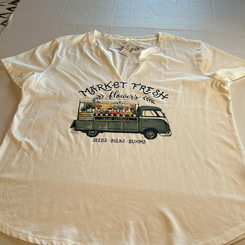 NWT Maurices “Market Fresh Flowers” Graphic Short Sleeve Tee. Size XL - Picture 4 of 14